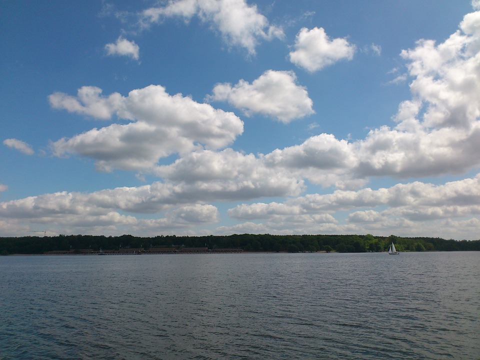 Wolken und Weite am Wannsee (Foto: Pixabay)