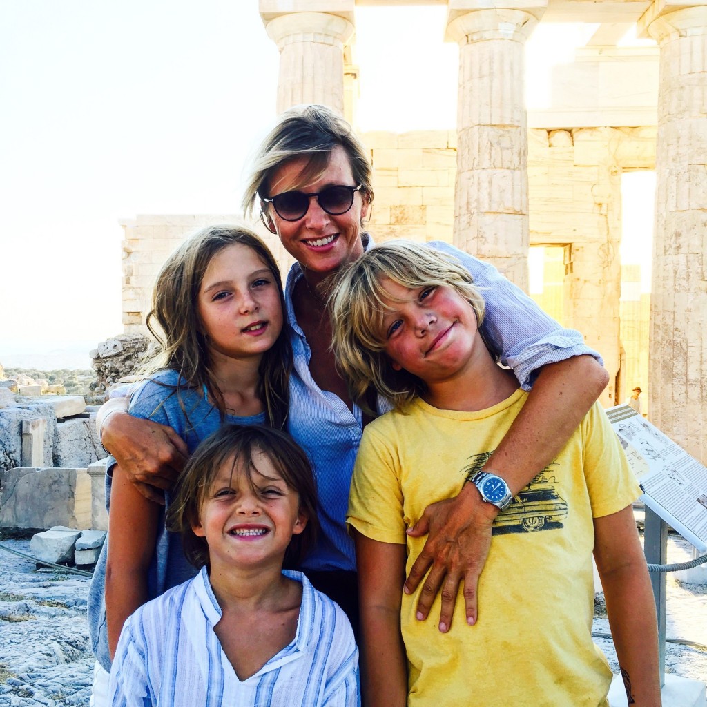 Happy Family: Sarah Lavoine mit ihren Kindern im Urlaub (Foto: Yaël Abrot)